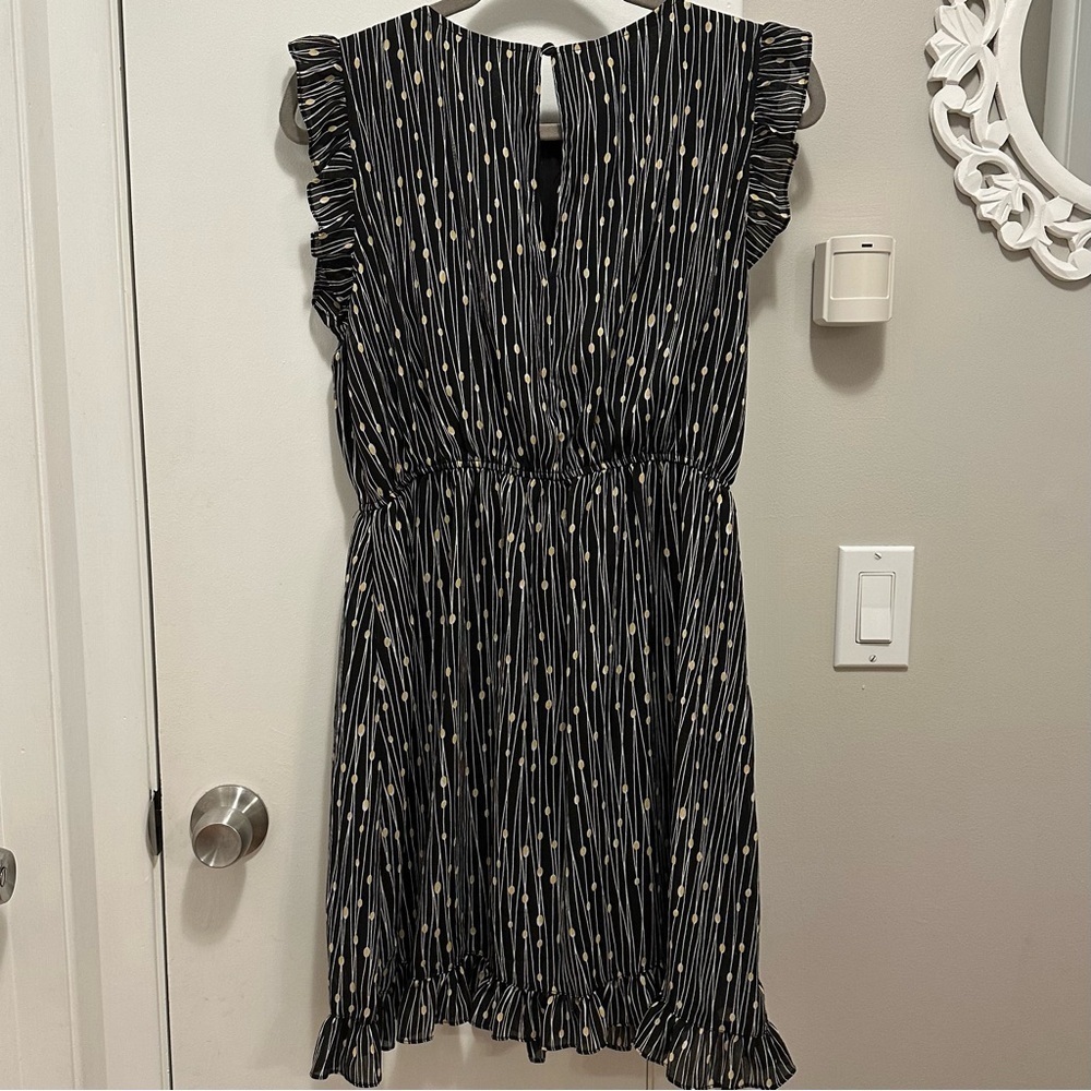 Le Lis Ruffle Sleeveless Mini Dress L Black White Gold Print Lined Party Casual - Picture 4 of 9